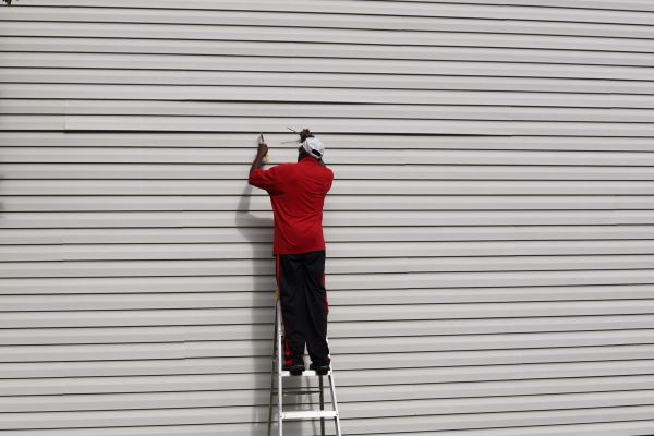 Cost of Loose Siding Repair in Vancouver