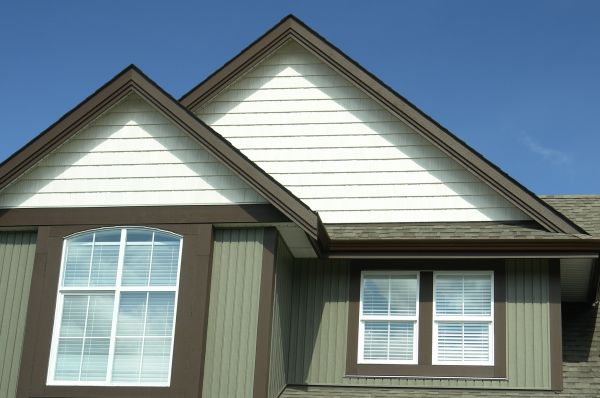 Cost of Vertical Vinyl Siding Repair in Vancouver